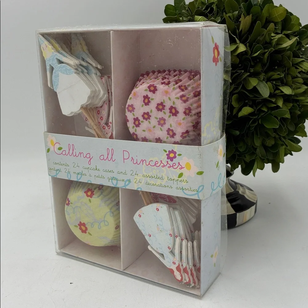 Williams Sonoma Calling All Princesses Cupcake Kit - Pink and Purple